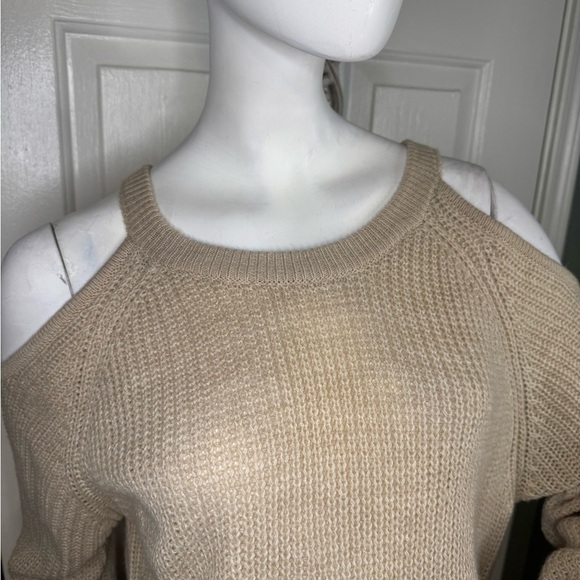 Sanctuary/ Anthropologie Cold Shoulder Sweater Size Medium. - Picture 5 of 14
